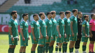 Bursaspor’un genç yıldızı futbolu bıraktı!