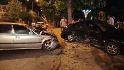 İki otomobil çarpıştı: 2 yaralı