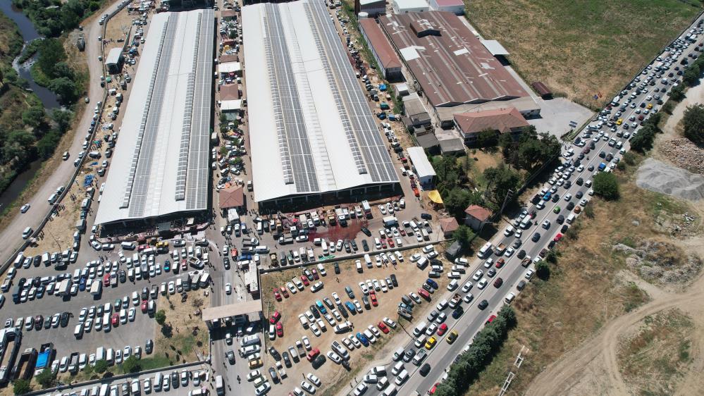 Bursalılar akın etti: Oto pazarı değil, kurban pazarı