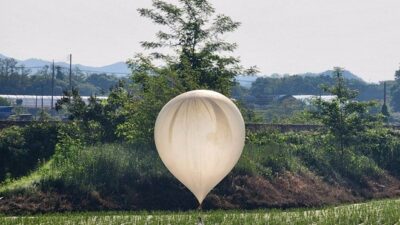 Balon savaşları devam ediyor: Çöpe karşılık, K-Pop şarkıları