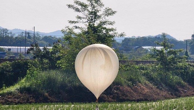 Balon savaşları devam ediyor: Çöpe karşılık, K-Pop şarkıları
