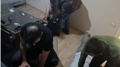 Bursa’da uyuşturucu operasyonu! Polis kılıktan kılığa girdi