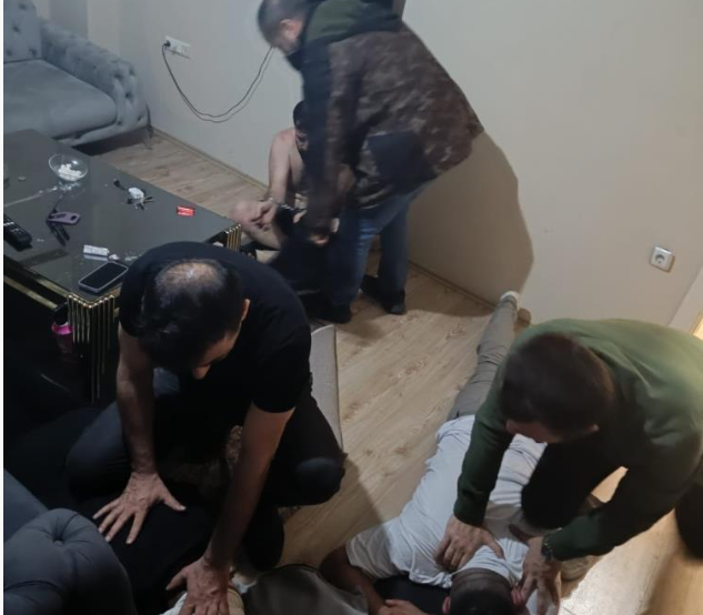 Bursa’da uyuşturucu operasyonu! Polis kılıktan kılığa girdi