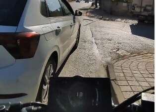 Bursa’da trafikte korku dolu anlar! Aynasını kıran motosikletliye silah çekti