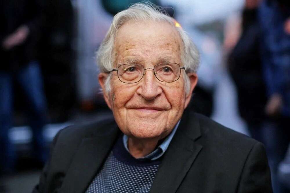 Yüzyılın en büyük düşünürlerinden Noam Chomsky artık konuşamıyor