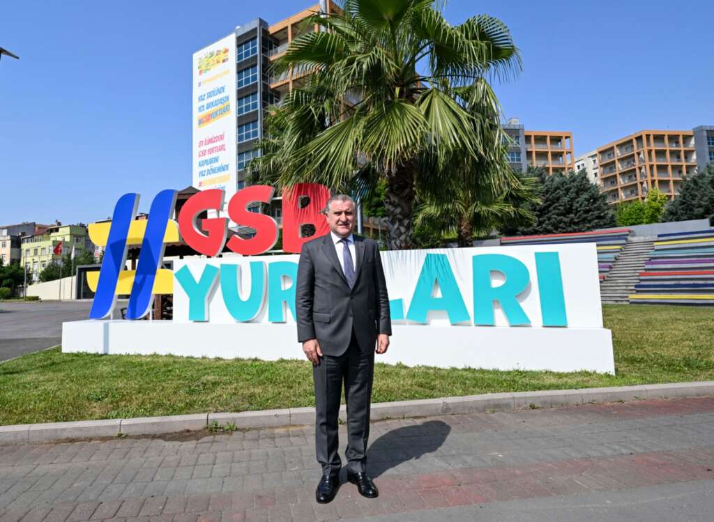Bakan Bak’tan gençlere müzekart ve seyahatsever müjdesi