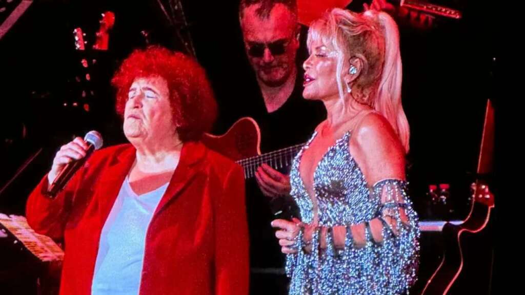 Ajda Pekkan ve Selda Bağcan birlikte türkü söyledi