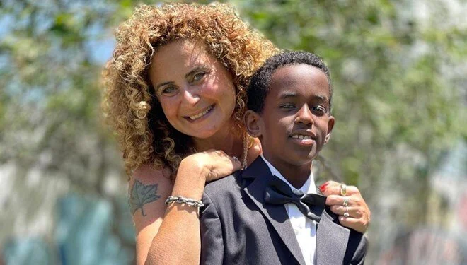 Oyuncu Esra Akkaya: Canım oğlum mezun oldu