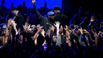Kanye West yaptırıma boğulan Rusya’ya gitti, konser vermesi gündemde