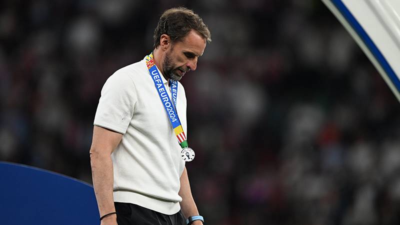 İngiltere yollarını ayırdığı Southgate’in yerine iş ilanı açtı