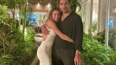 Kenan İmirzalıoğlu ve Sinem Kobal denizde aşka geldi!