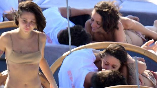 Zeynep Bastık ve Serkay Tütüncü’den aşk pozu
