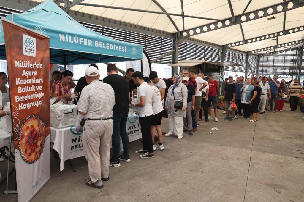 Nilüfer’de aşure kazanı kaynıyor
