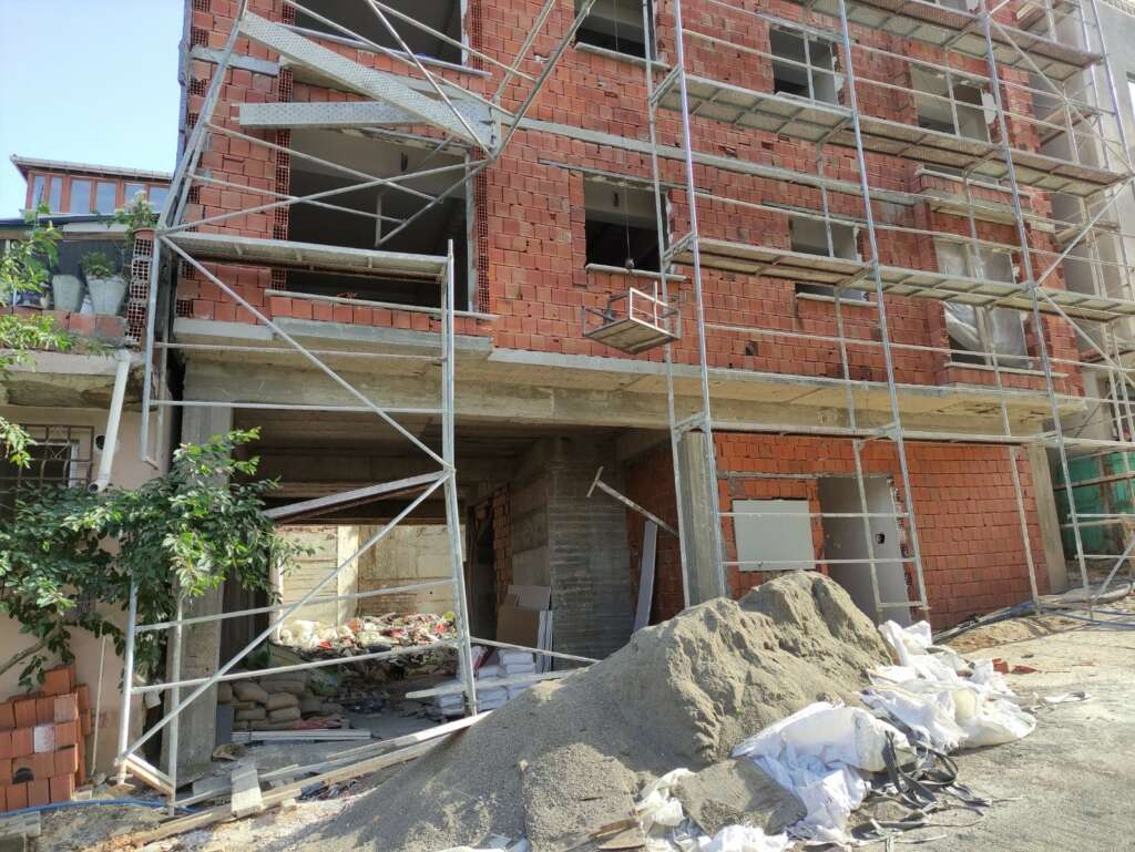Bursa’da inşaat kazası, son anda atlayıp kurtuldu