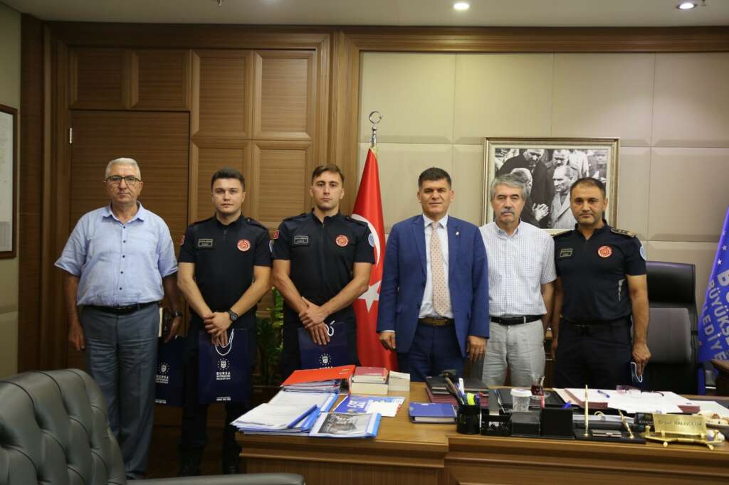 Bursa Büyükşehir’den ‘can dostu’ kurtaran itfaiye personeline teşekkür