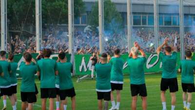 Bursaspor sezonu açtı, 2 bin taraftar kulübünü yalnız bırakmadı