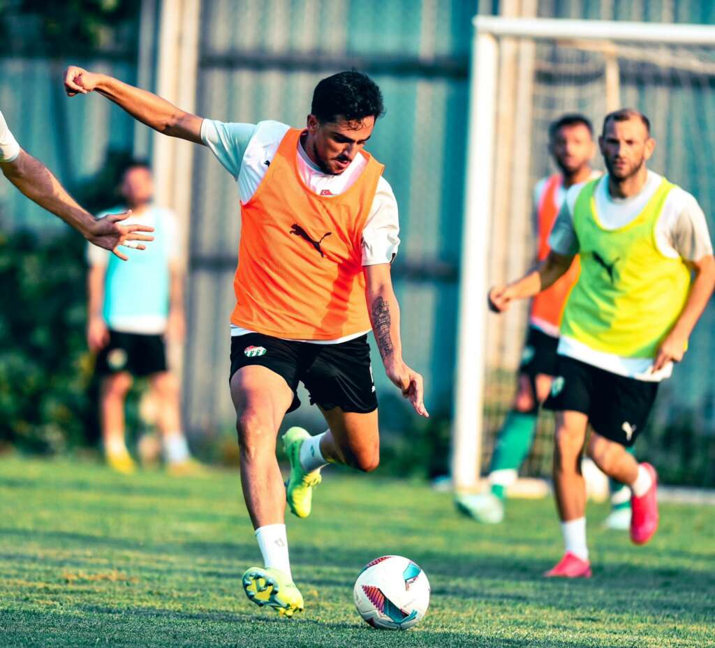 Bursaspor hazırlıklar devam ediyor, dar alanda çift kale maç yapıldı