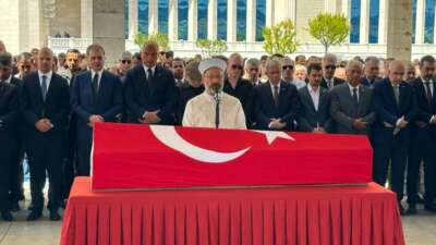 Kenan Işık Ankara’da son yolculuğuna uğurlandı