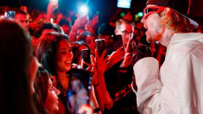 Justin Bieber konser verdi: Asya’nın en zengin adamının oğlu evleniyor!