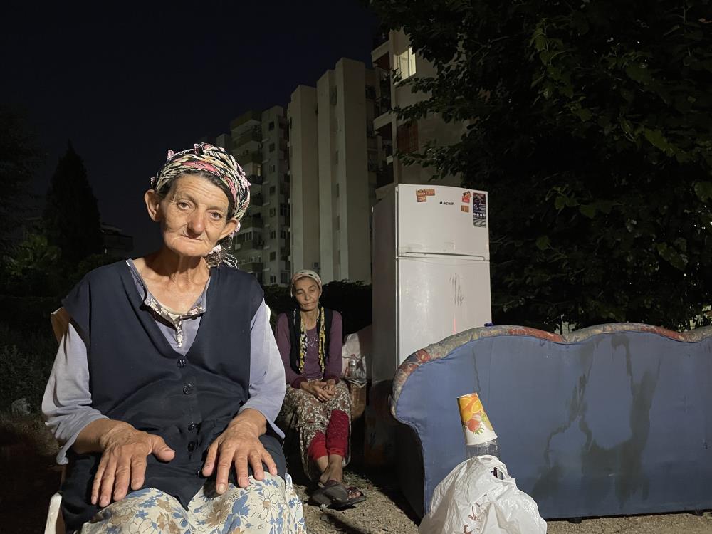 3 kardeş ev sahipleri tarafından ‘size ev tuttum’ yalanıyla sokağa atıldı