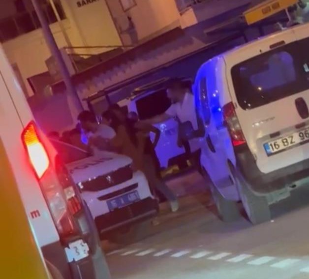 Bursa’da husumetlilerin kavgasını polis ayırdı!