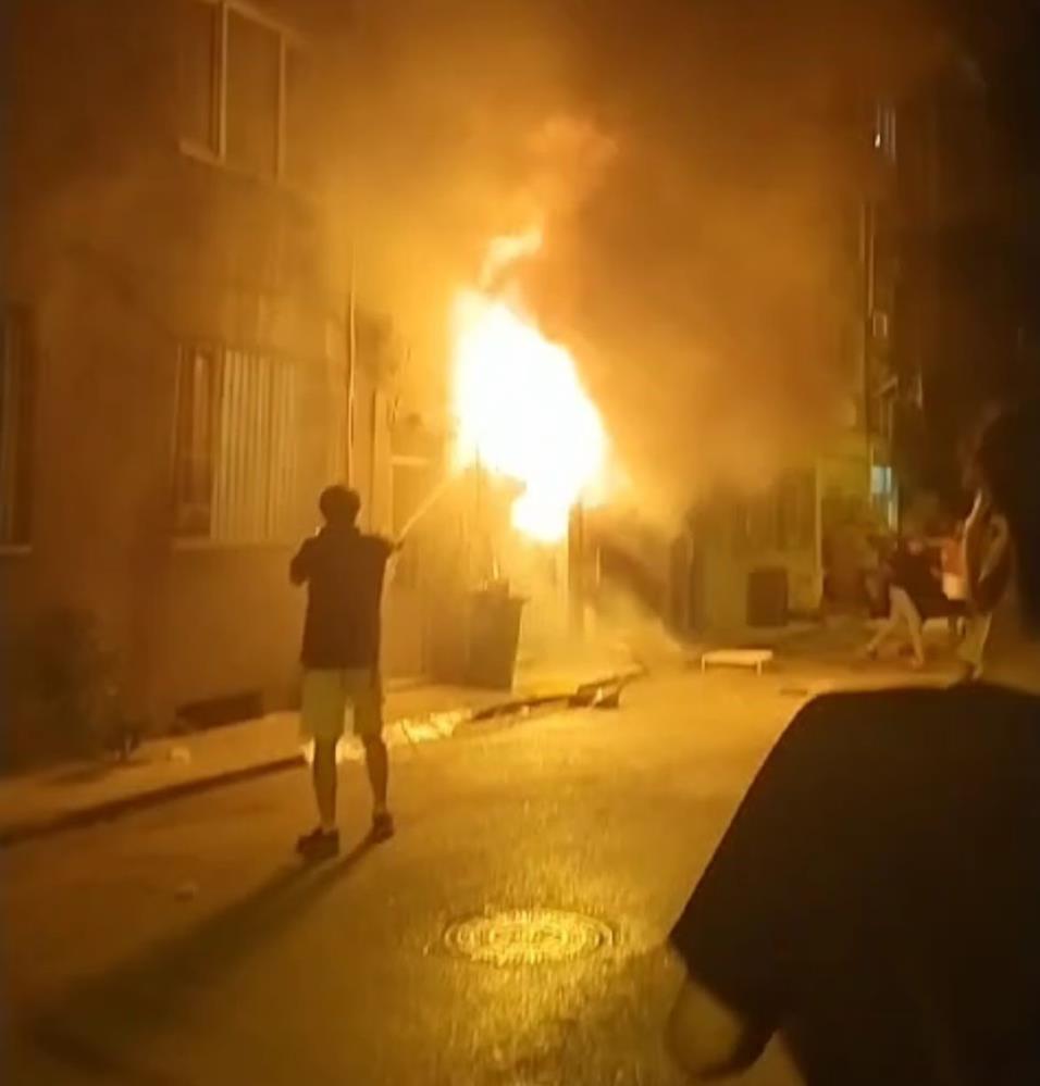 Bursa’da alevli gece…4 katlı binadakiler korku dolu anlar yaşadı