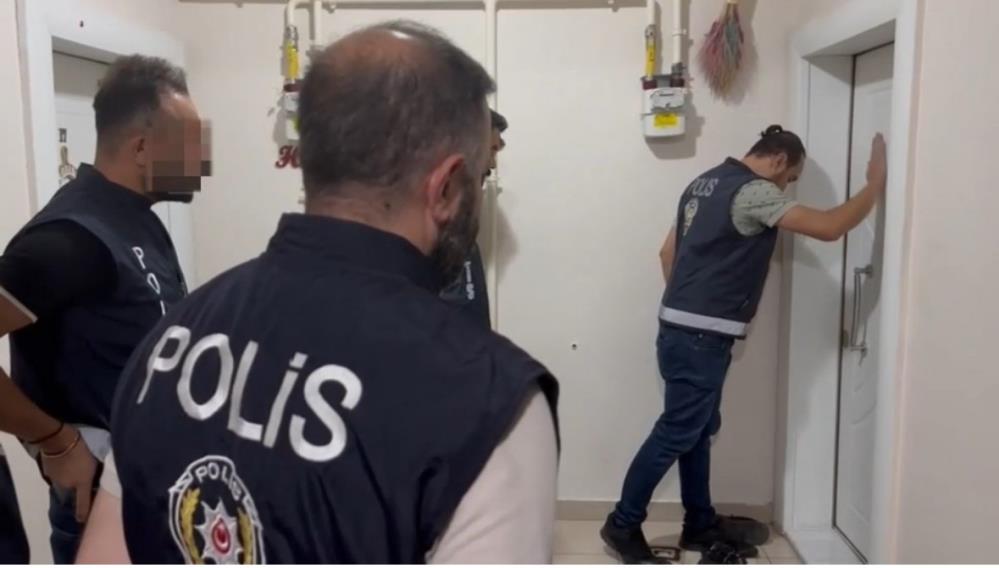 E-devlet sitesini taklit eden çeteye 7 ilde operasyon