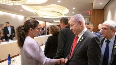 Netanyahu, ABD’de rehine aileleriyle görüştü