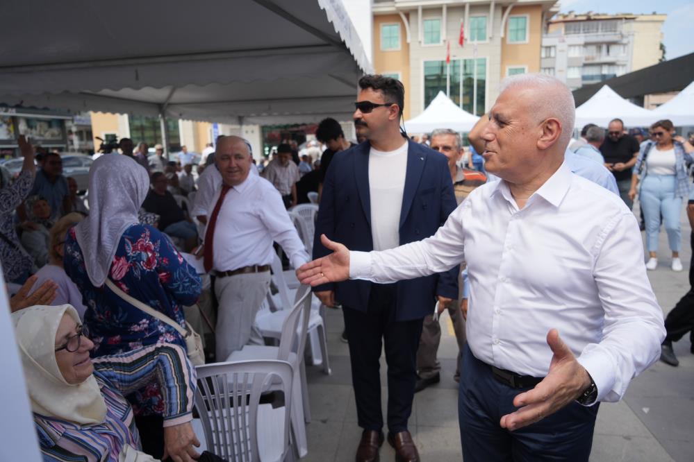 Bozbey makamını Mustafakemalpaşa’ya taşıdı