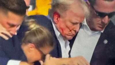 ABD Başkan Adayı Trump’ın seçim mitinginde silahlı saldırı paniği