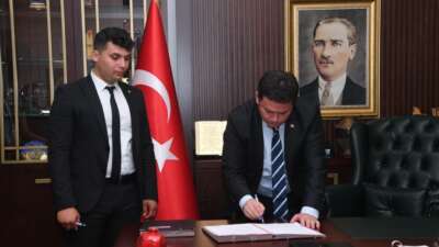 Osmangazi’de memurları sevindiren imza