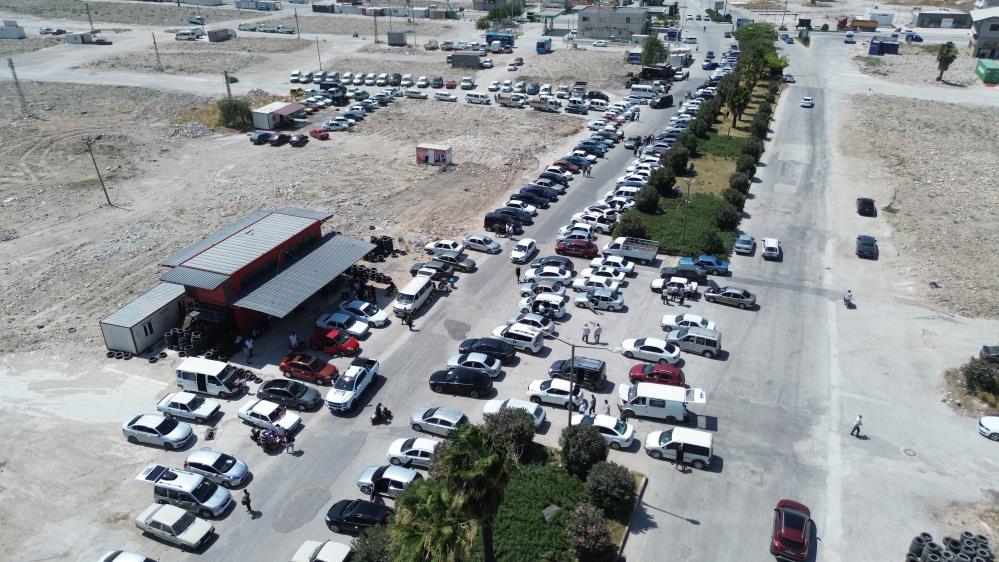 Araba pazarında durgun bekleyiş, 6 haftadır umutla gelse de aracını satamadı