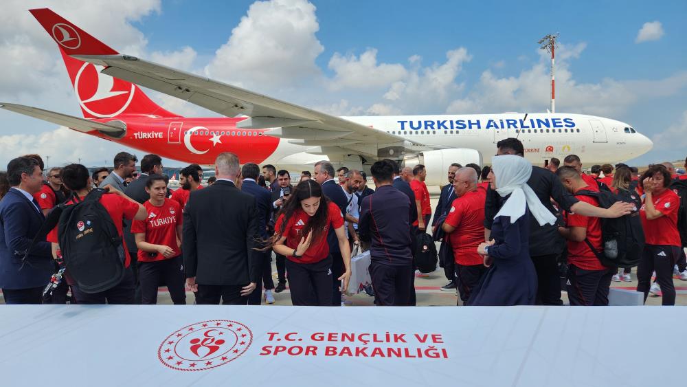 Milli sporcular, Paris’e uğurlandı