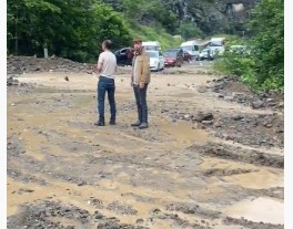 Trabzon’da heyelan nedeniyle Araklı-Bayburt yolu ulaşıma kapandı