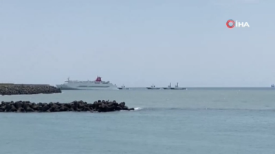 Japonya’da 140 kişiyi taşıyan feribot karaya oturdu