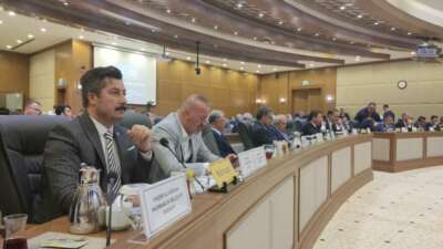 Yenişehir Belediye Başkanı Özel, çiftçinin sorunlarını Büyükşehir Meclisi’ne taşıdı