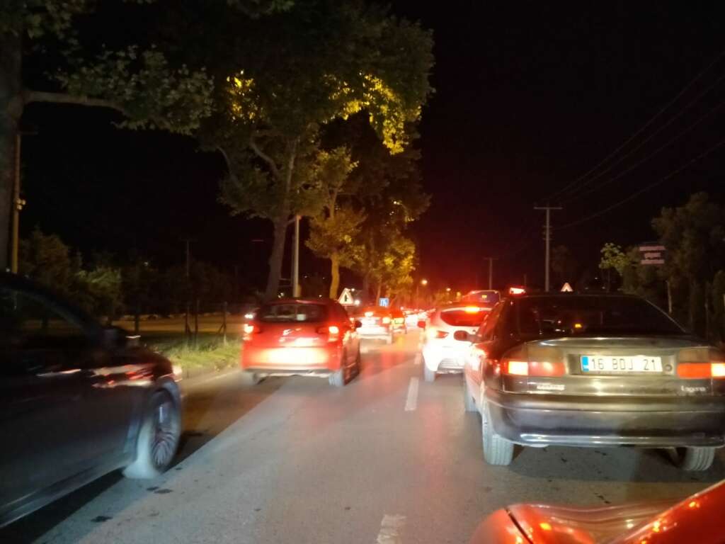 Bursa’da yoğun trafik… Araçlar güçlükle ilerledi!