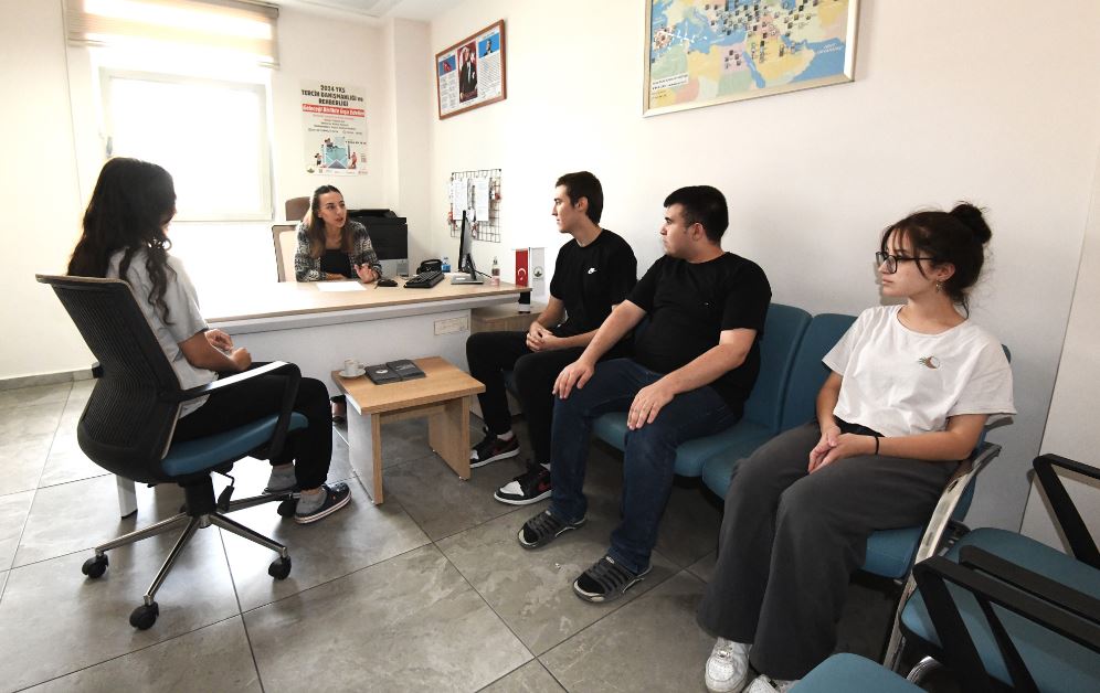 Osmangazi öğrencilerin yanında