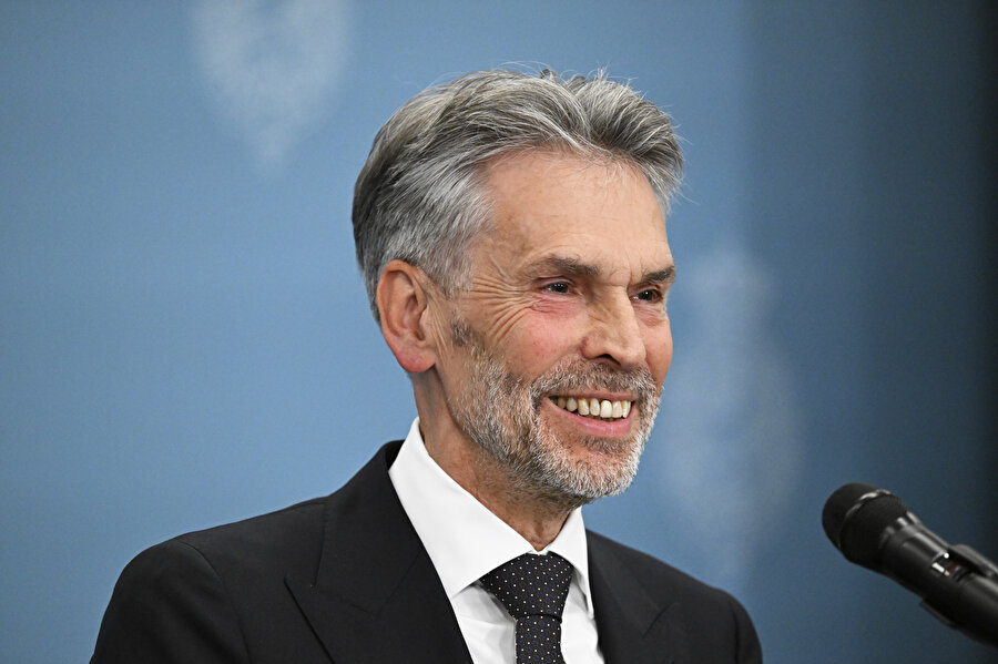 Hollanda’nın yeni başbakanı eski istihbarat başkanı Dick Schoof oldu