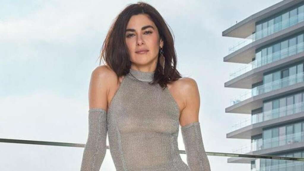 Nesrin Cavadzade tabağa ‘Love 777’ yazdı
