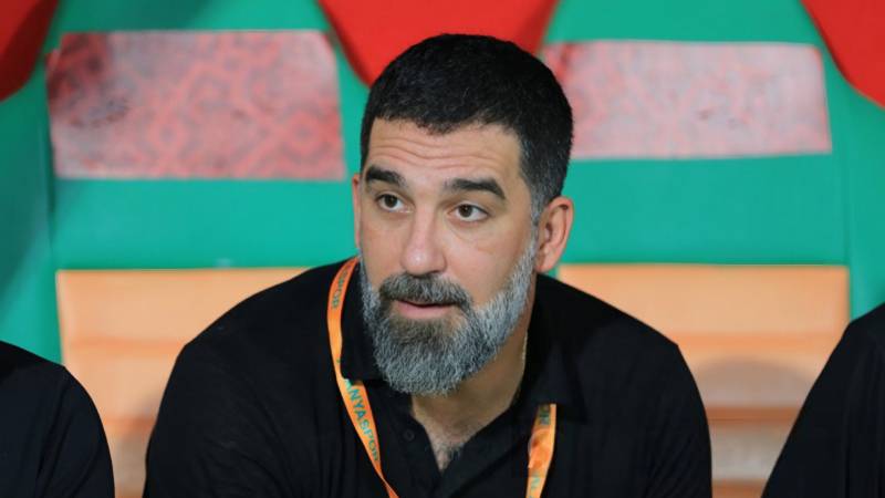 Arda Turan, ilk Süper Lig maçında kırmızı kart gördü!