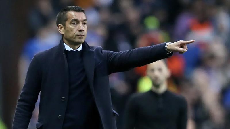 Giovanni Van Bronckhorst’tan ayrılması muhtemel iki isim hakkında açıklama