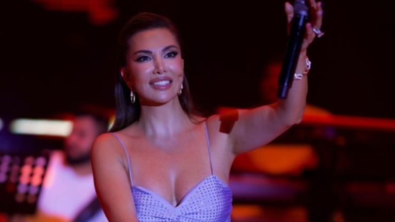 Ebru Yaşar oğluyla düet yaptı