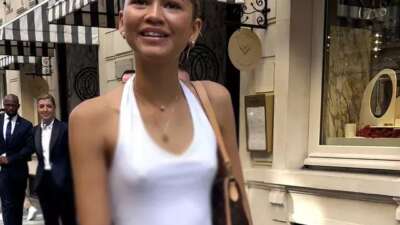 Zendaya sokak tarzıyla dikkat çekti!