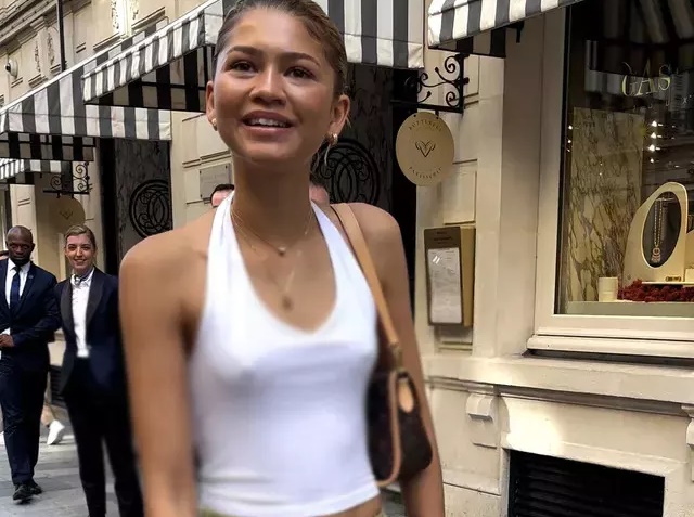 Zendaya sokak tarzıyla dikkat çekti!