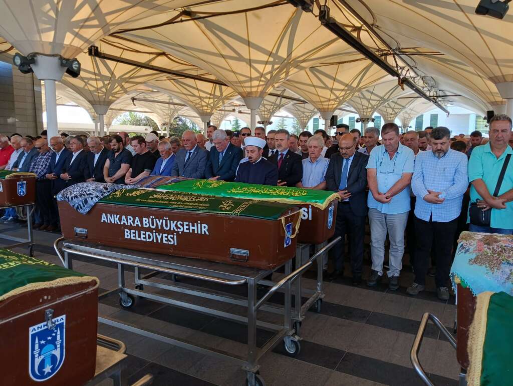 Eski Bakan’ın öldürülen kayınvalidesi son yolculuğuna uğurlandı