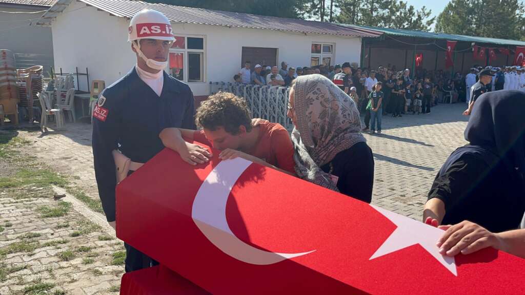 Şehit olan Uzman Çavuş Seydi Ünlü baba ocağında toprağa verildi