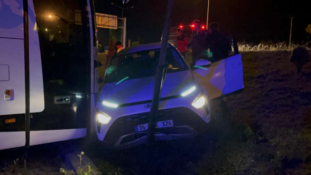 Uyuyakalan otomobil sürücüsü yoldan çıktı, otoparka daldı