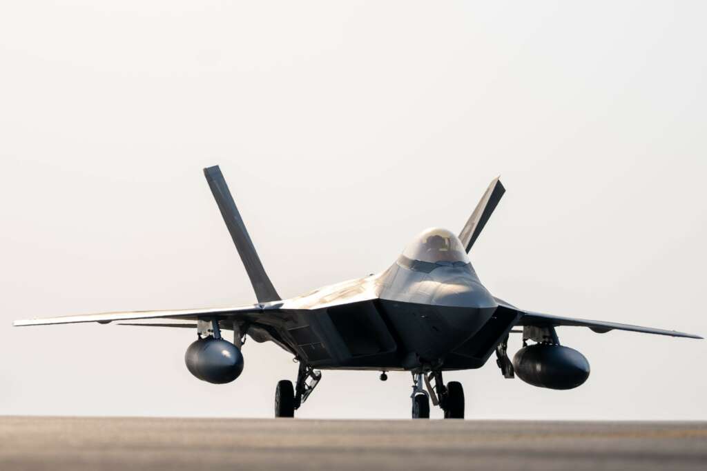 ABD, F22’leri Orta Doğu’ya konuşlandırdı