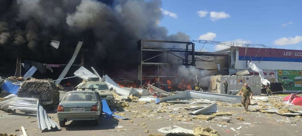 Rusya, Ukrayna’da süpermarketi vurdu: 10 ölü, 35 yaralı